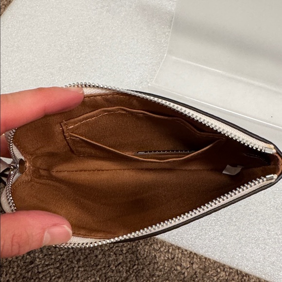 Coach Black and Cream Houndstooth corner zip Wristlet wallet - Picture 6 of 6